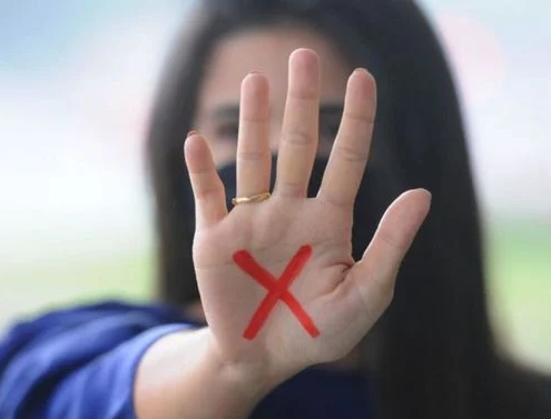 Para compartilhar esse conteúdo, por favor utilize o link https://www.agazeta.com.br/artigos/lei-maria-da-penha-15-anos-um-marco-na-luta-contra-a-violencia-domestica-0821 ou utilize os recursos oferecidos na página. Textos, fotos, artes e vídeos da Rede Gazeta estão protegidos pela legislação brasileira sobre direito autoral. Não reproduza o conteúdo digital e/ou do jornal em qualquer meio de comunicação, eletrônico ou impresso, sem autorização da Rede Gazeta (agenciaag@redegazeta.com.br). As regras têm como objetivo proteger o investimento que a Rede Gazeta faz para produzir um conteúdo jornalístico de qualidade.